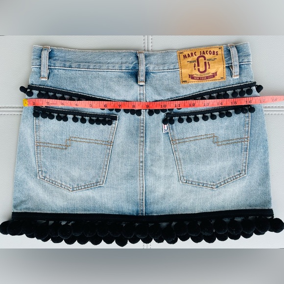 NWT MARC JACOBS
Pompom-embellished Blue Jean Denim Mini Skirt EU Size 25 Indigo - Picture 10 of 13